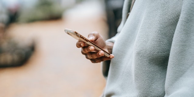 hand-holding-mobile-phone