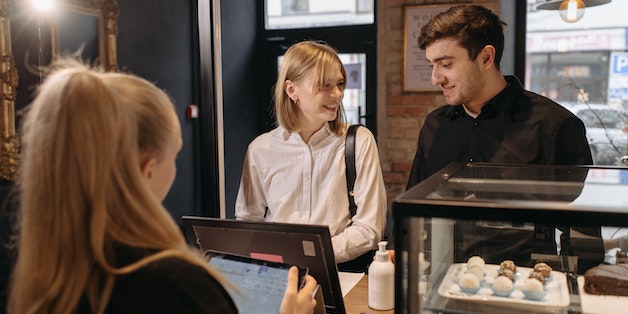 customers-at-cashier